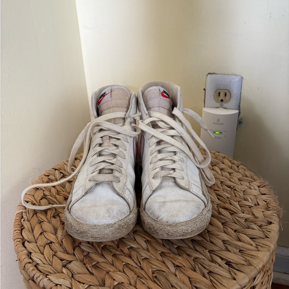 Nike Women's Sneakers - White and Red